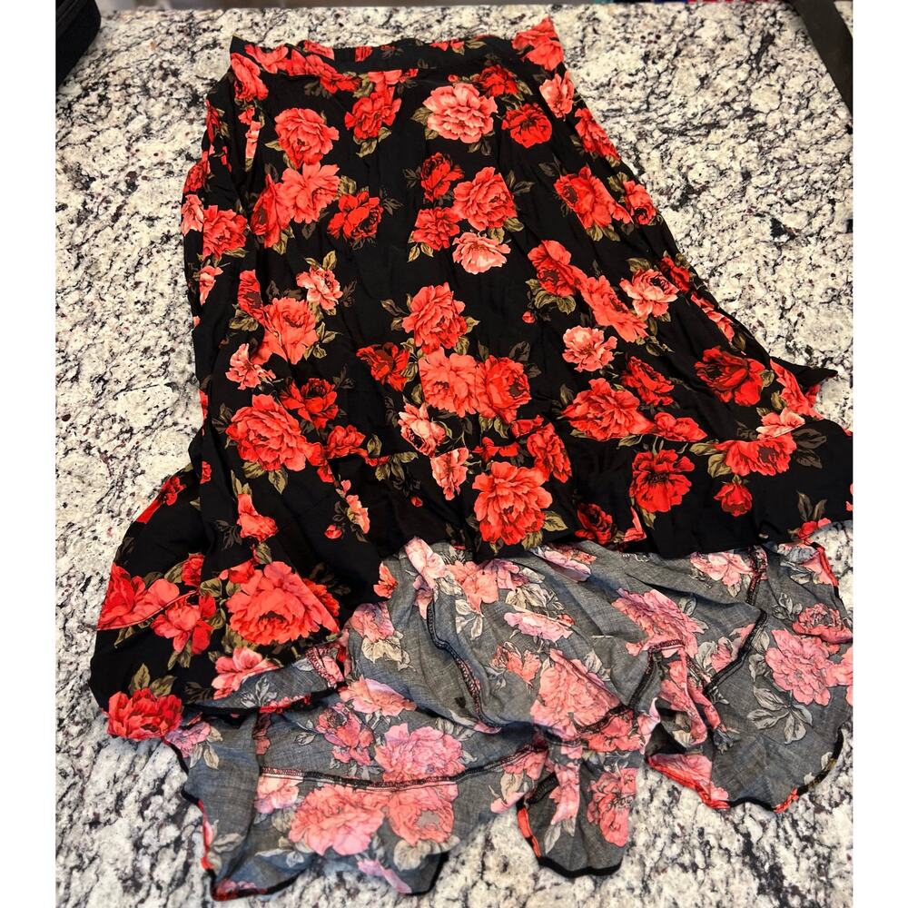 Torrid black rose high low Challis skirt size 0 - Picture 4 of 11